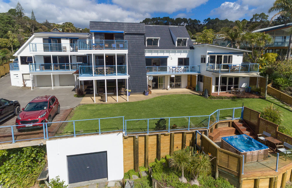 By the Bay Beachfront Accommodation